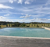 Noble Willow Estate Lovedale. Super Spacious with views and pool - Accommodation Yamba