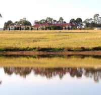 Noble Willow Studio Lovedale. Spacious with views and pool - Accommodation Yamba
