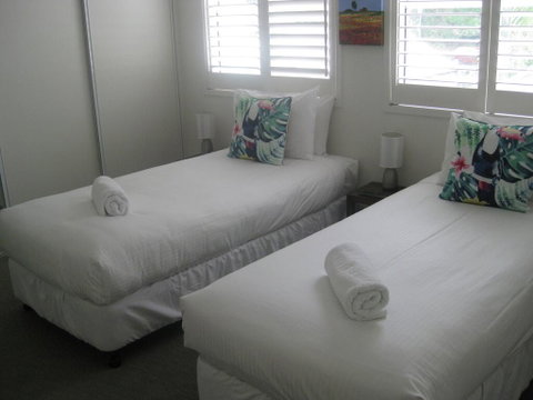 Noosa Entrance Waterfront Resort - Accommodation Yamba 2