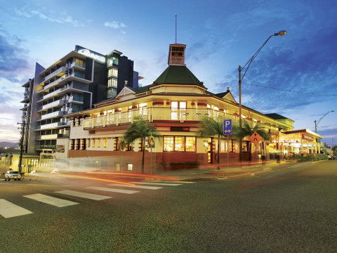 Oaks Gladstone Grand Hotel - Accommodation Yamba 3