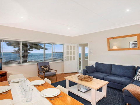 Ocean Blue Apartment One - Oceanfront Apartment - Accommodation Yamba 0