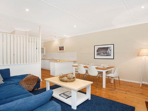 Ocean Blue Apartment One - Oceanfront Apartment - Accommodation Yamba 1