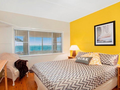 Ocean Blue Apartment One - Oceanfront Apartment - Accommodation Yamba 2