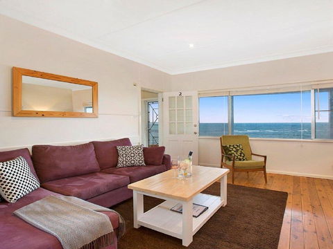 Ocean Blue Apartment Two - Oceanfront Apartment - Accommodation Yamba 0
