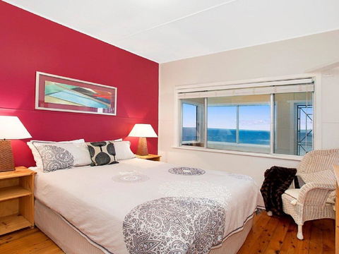 Ocean Blue Apartment Two - Oceanfront Apartment - Accommodation Yamba 2