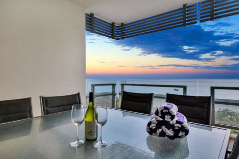 Oceana Darwin Central Oceanfront 3 Bedroom 2 Lounge Room Pool Gym Tennis Court Sleeps 9 - Accommodation Yamba 0