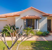 Oceania Cottage - LJHooker Yamba - Accommodation Yamba