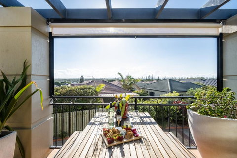 Oceanside - Accommodation Yamba 2
