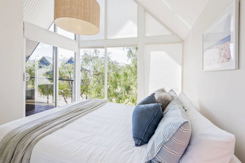 ON THE BEACH - Villa Over The Road From The Beach - Accommodation Yamba 0