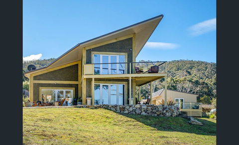 On The Huon River - Accommodation Yamba 0