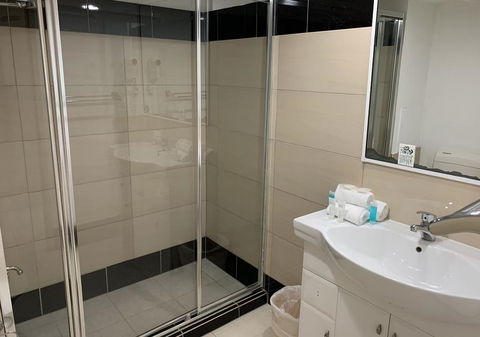 Outrigger Burleigh - Accommodation Yamba 3