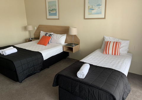 Outrigger Burleigh - Accommodation Yamba 2