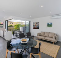 Oxford Steps - Executive 2BR Bulimba Apartment Across from the Park on Oxford St - Accommodation Yamba