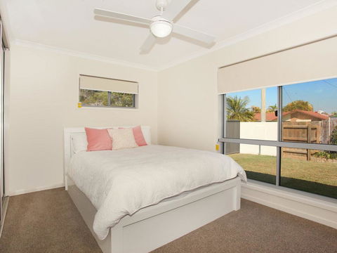 Palm 95 - Modern 4 BDRM Home With Pool - Accommodation Yamba 1