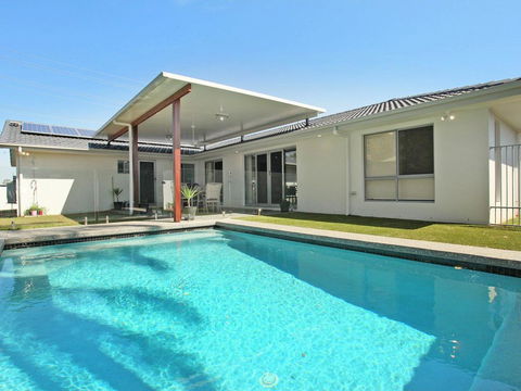 Palm 95 - Modern 4 BDRM Home With Pool - Accommodation Yamba 0