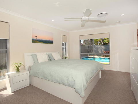 Palm 95 - Modern 4 BDRM Home With Pool - Accommodation Yamba 2
