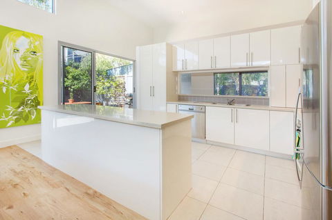 PALM COURT RETREAT - MORNINGTON - Accommodation Yamba 3
