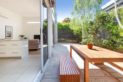 PALM COURT RETREAT - MORNINGTON - Accommodation Yamba 2