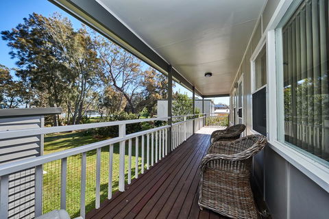 Paradise Bungalow Waterfront - Accommodation Yamba 0