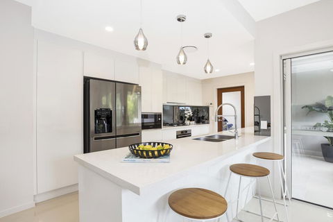 Park Avenue Luxe Townhouse Brand New Sleeps 9 - Accommodation Yamba 2