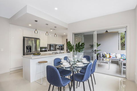 Park Avenue Luxe Townhouse Brand New Sleeps 9 - Accommodation Yamba 3