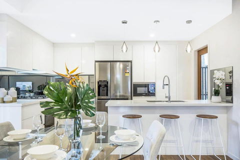 Park Avenue Townhouse Retreat Brisbane Sleeps 10 - Accommodation Yamba 1