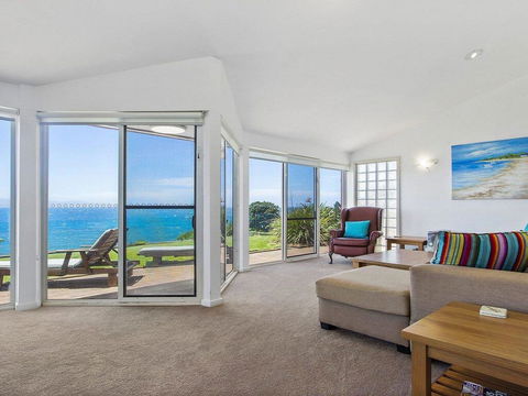 Penguin Head Retreat - Fabulous Views - Accommodation Yamba 0