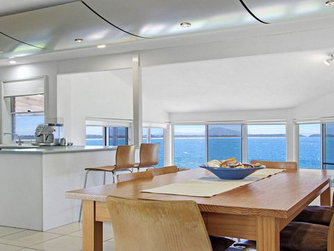 Penguin Head Retreat - Fabulous Views - Accommodation Yamba 2