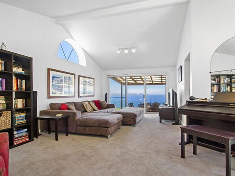 Penguin Head Retreat - Fabulous Views - Accommodation Yamba 1