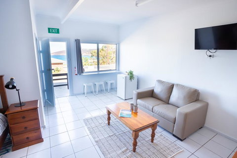 Penneshaw Beach Stay - Accommodation Yamba 0