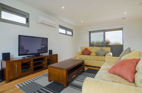 PIER 55 - DROMANA... - Accommodation Yamba 3