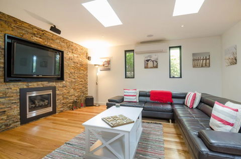 PIER 55 - DROMANA... - Accommodation Yamba 0