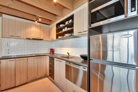 Pinot - Accommodation Yamba 1