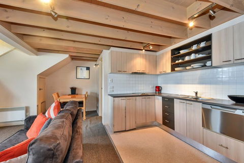 Pinot - Accommodation Yamba 2
