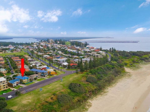 Pippi View 1 (Bottom) - Across The Road From The Beach! - Accommodation Yamba 3