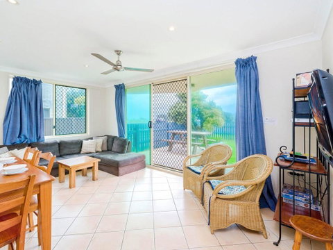 Pippi View 1 (Bottom) - Across The Road From The Beach! - Accommodation Yamba 1