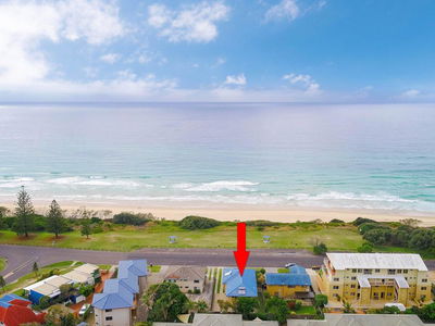 Pippi View 2 (Top) - across the road from the beach!