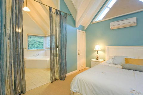 PLUM TREE COTTAGE - Spa Cottage With Woodfire - Accommodation Yamba 2