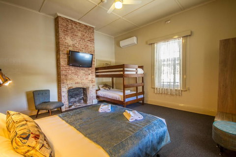 Pretoria Hotel - Accommodation Yamba 2