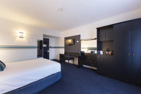 Ramada Diplomat Canberra - Accommodation Yamba 2