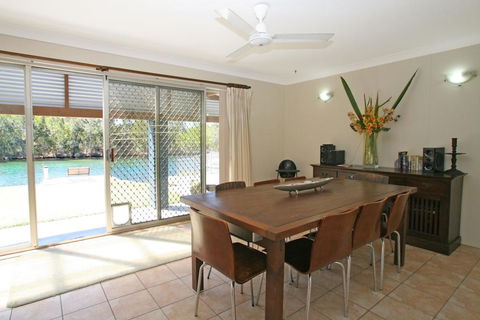 Ranu House - Waterfront - Accommodation Yamba 2