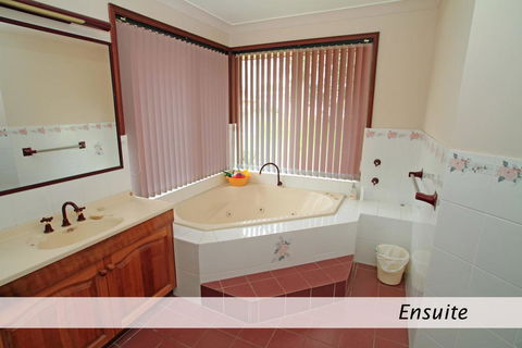 Ray Of Sunshine - Waterfront Reserve - Accommodation Yamba 3