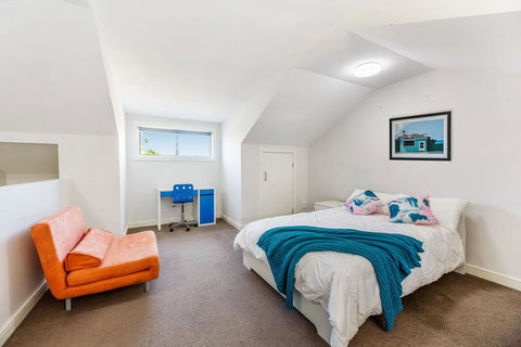 Relax In A Spacious & Modern Townhouse In Asquith - Accommodation Yamba 3