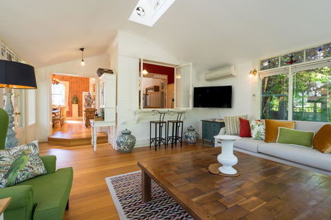 Rent Your Own Historic Hotel For Holidays & Events - Accommodation Yamba 2