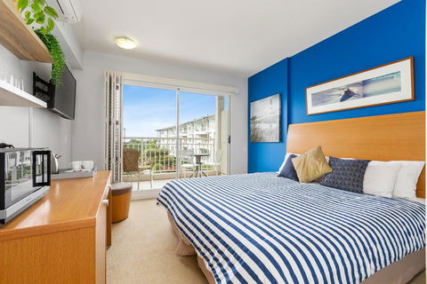 RESORT ON THE BEACH 5215 - OCEAN GLIMPSES - Accommodation Yamba 1