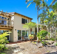 Resort Style - The Oasis Resort Villa 7 2 Landsborough Pde - Accommodation Yamba