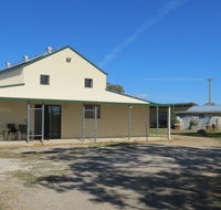 RETRO FUNNY FARM - Accommodation Yamba