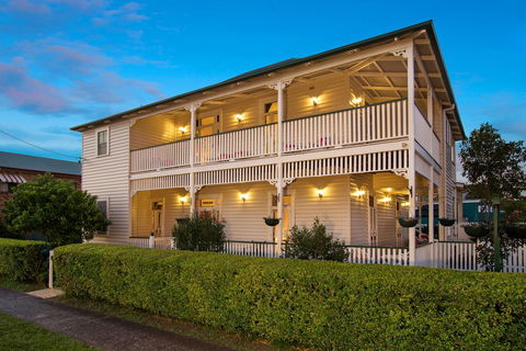 Riversleigh House - Accommodation Yamba 0