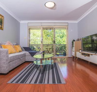 Rustic Hardwood 2 Bedroom Apartment in Randwick - Accommodation Yamba
