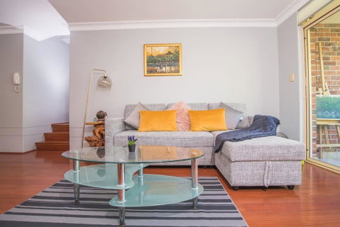 Rustic Hardwood 2 Bedroom Apartment In Randwick - Accommodation Yamba 2